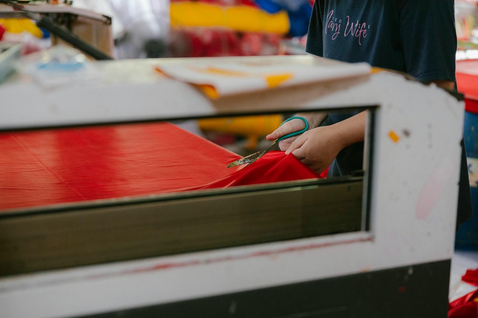 Potensi industri kreatif berbasis kearifan lokal: seni, kerajinan, dan inovasi digital yang memajukan budaya