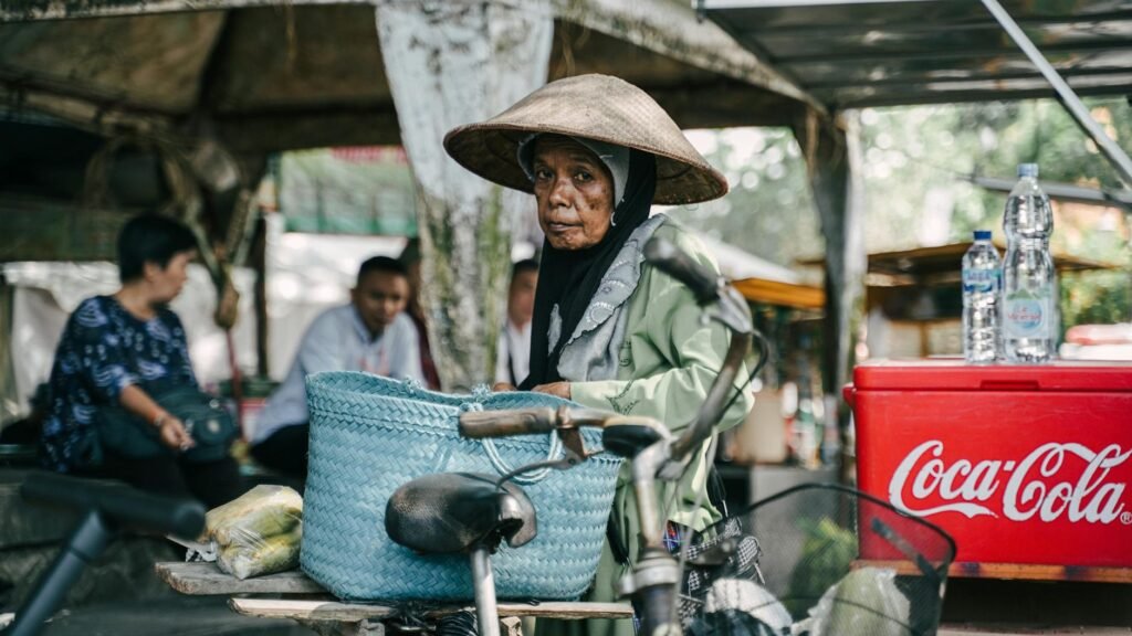 Strategi Pembangunan Ekonomi Berbasis Kearifan Lokal: Menggali Potensi Daerah untuk Masa Depan Berkelanjutan