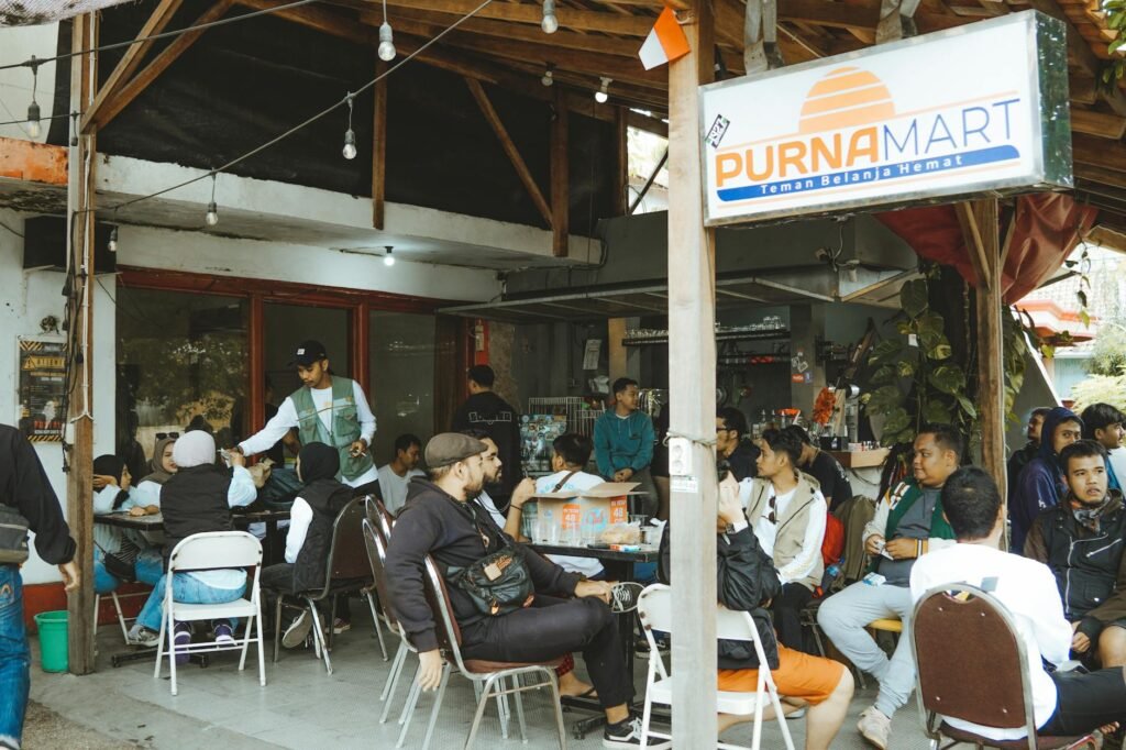 Pengembangan UMKM Berbasis Budaya Madura: Kunci Inovasi Lokal untuk Meningkatkan Daya Saing dan Pendapatan Grafik analisis peluang ekonomi digital di Madura menampilkan pertumbuhan startup, e‑commerce, dan infrastruktur teknologi