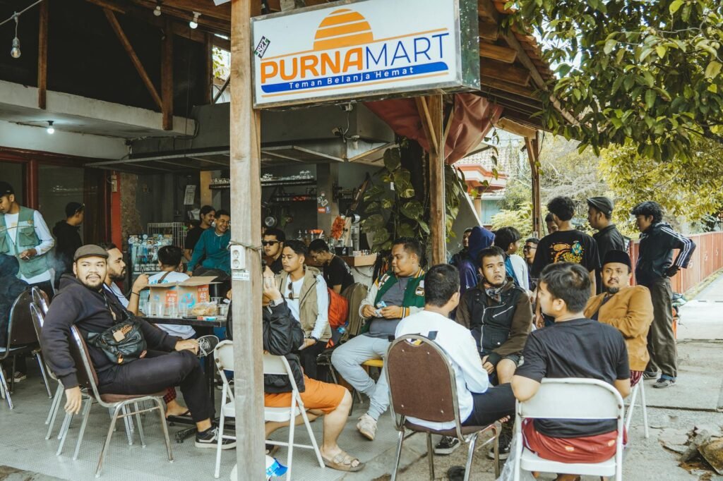 Menerapkan Nilai Sosial Budaya dalam Bisnis Masyarakat Madura: Kunci Sukses yang Menginspirasi Generasi muda Madura berkontribusi inovatif pada pertumbuhan ekonomi lokal melalui usaha kreatif dan digital
