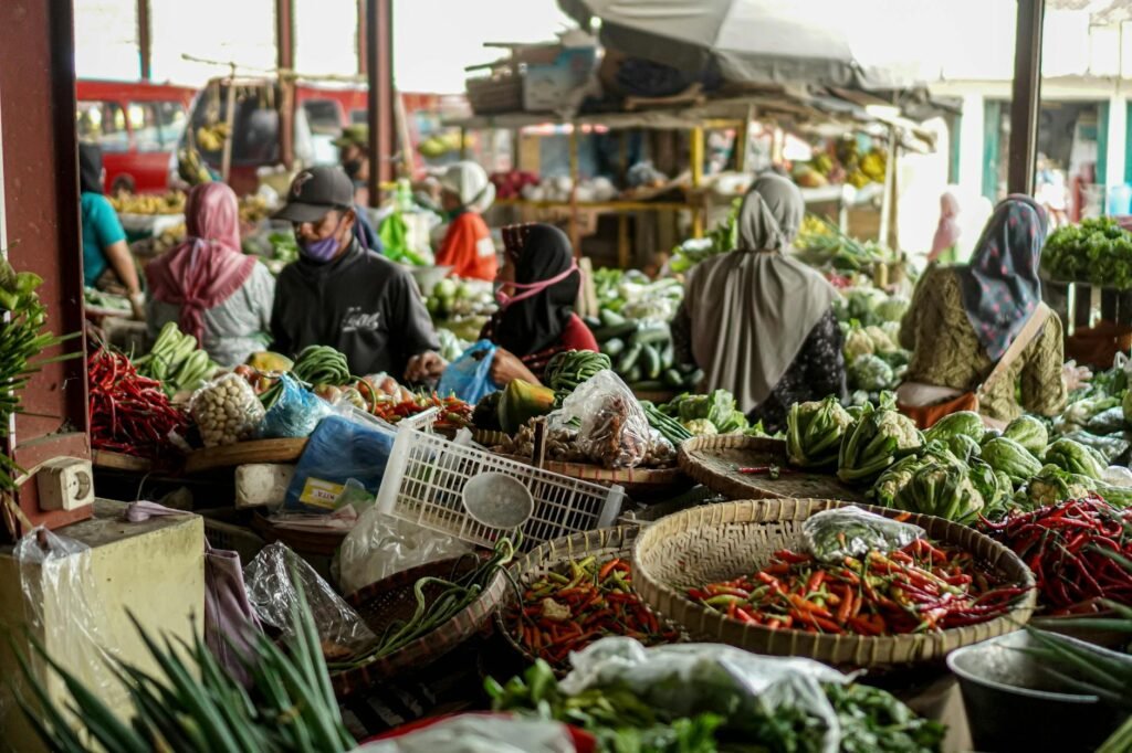 Penguatan ekonomi Madura melalui produk tradisional, budaya, dan kearifan lokal yang meningkatkan kesejahteraan