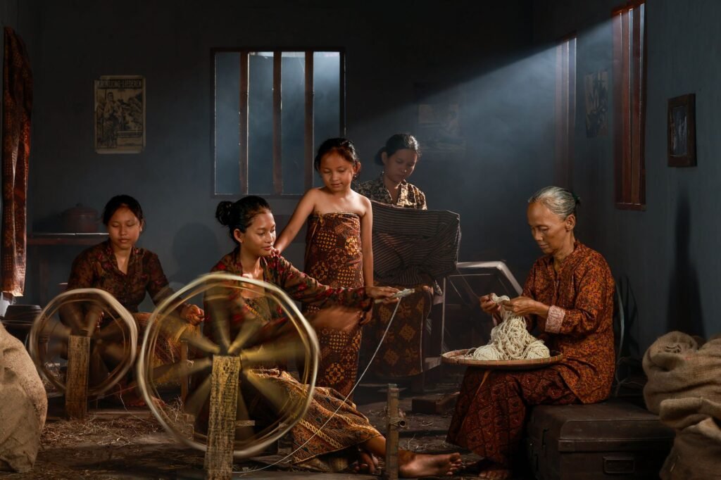 Peran Seni Tradisional dalam Ekonomi Kreatif Madura: Menggali Potensi Budaya untuk Inovasi dan Pertumbuhan Lokal